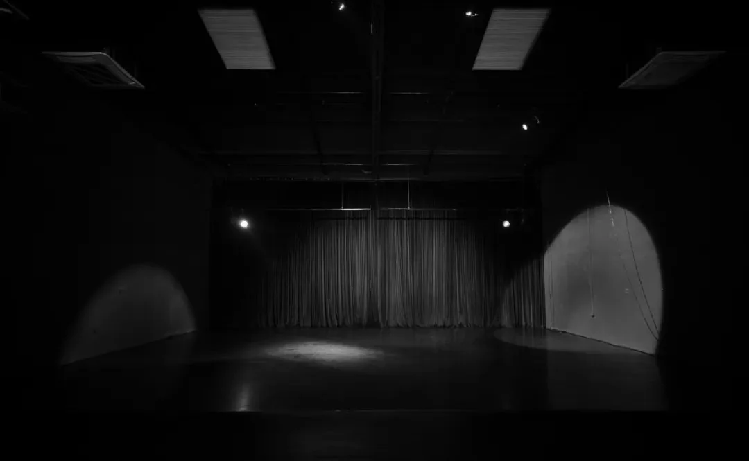 The stage is medium. - Be everyone.