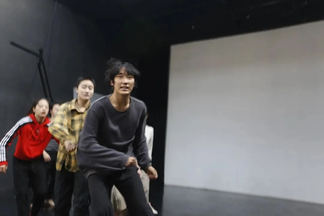 We'll talk behind the scene of Cocoon House. - We'll record "I" with the P4. - P4 Theater